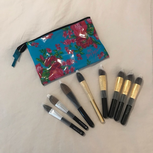 Other - 2/45$ 👗 NEW! Makeup brushes & Betsey Johnson pouch
